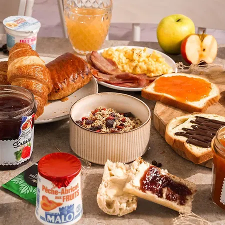 Lille D'ascq Grand Stade 3 Etoiles Отель 3*