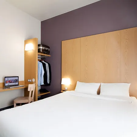 Lille D'ascq Grand Stade 3 Etoiles Отель 3*